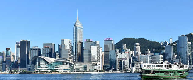 香港身份：风向有变？狂收10万内地人才后，香港开始检讨！